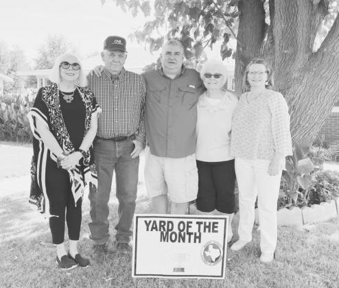 Bill and Nancy Swink were awarded the Martin County Chamber of Commerce Yard of the Month for June 2022.