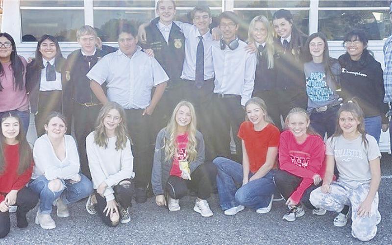 Pictured are: Standing L-R: K’Lynn Garcia, Zaelyn Mendez, Mia Najera, Truman Stack, David Rodriquez, Dalton Saunders, Knight Durham, Cyle Taylor, Delaney Saunders, Briley Harrell, Rylan O’Donnell, Ariana Rodriguez, Mr. Disselhorst; Kneeling L-R: Alyssa Oviedo, Katherine Burns, Audrey Marler, Ashlynn Peugh, KK Peugh, Reagan Dennis, Aislynne Mendoza