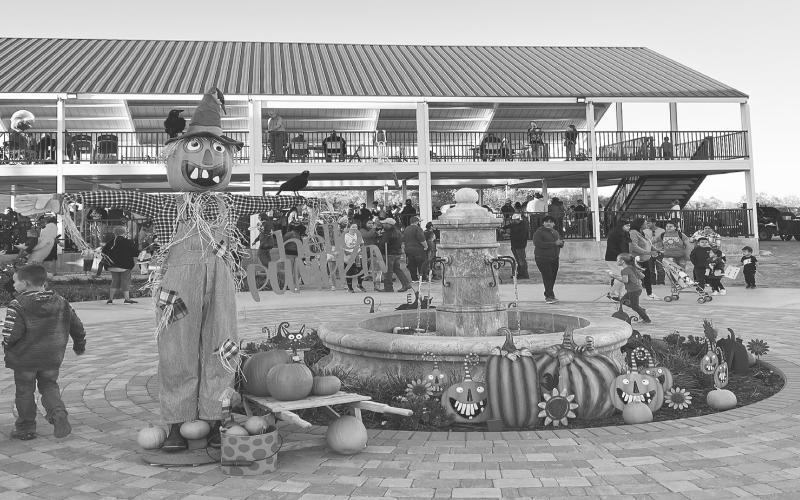 Tuesday was a huge success for the first ever Pumpkin Trail hosted at the 1884 Plaza by the Martin County Convent Foundation. Hundreds visited, voted, and enjoyed the Pumpkin Trail and Farmer’s Market.