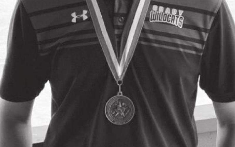 Bearkats, Woods, Welch win gold at district golf meet