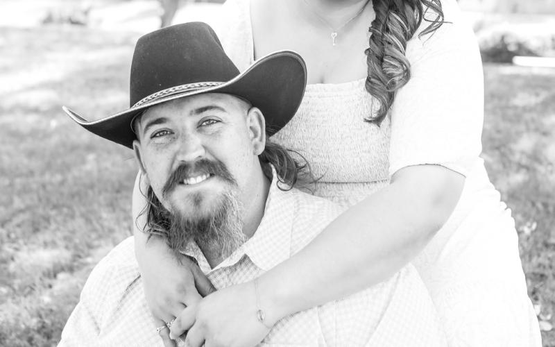 Escamilla, Mitchell set to exchange vows Oct. 1