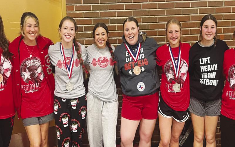 Carson, Barnes qualify for state powerlifting meet
