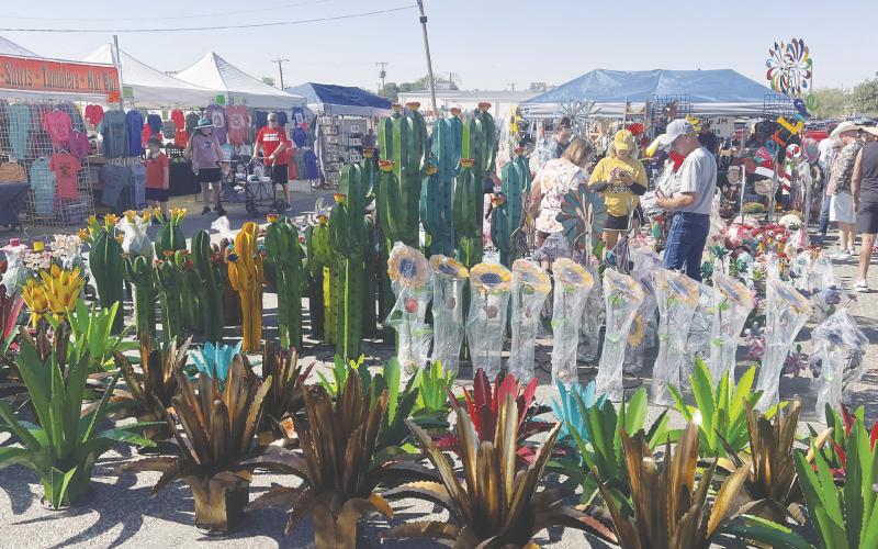Stanton celebrated another successful trade days as thousands of shoppers visited the little town over the weekend and enjoyed the spectacular weather, shopping, and food.