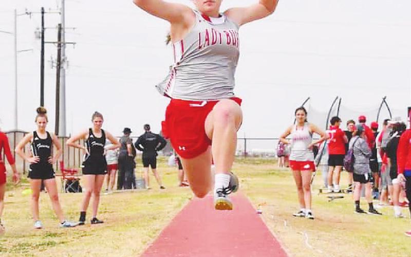 Junior varsity Buffs, junior varsity Lady Buffs claim Buffalo Relay team crowns