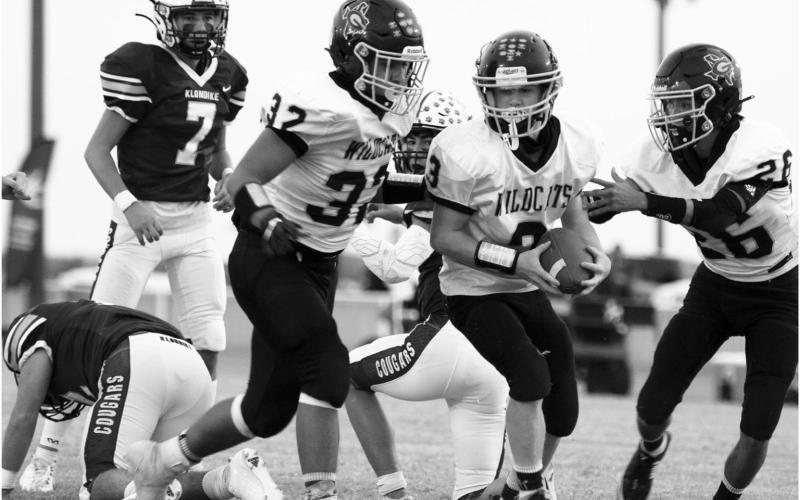 Hunter McAnally (3) recovers a fumble for Grady. He is congratulated by teammates Arath Alarcon (32) and Isaiah Ontiveros (26).