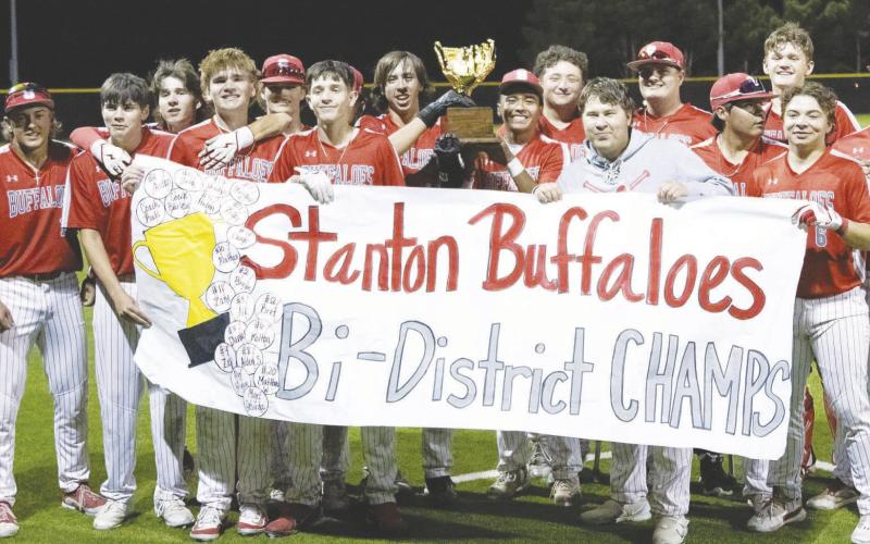 Buffaloes win two games in walk-off fashion, beat Lamesa 2-1 for Bi-District Championship