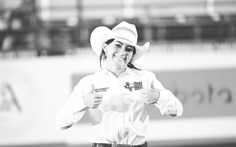 Everett finishes thirds, qualifies for national rodeo