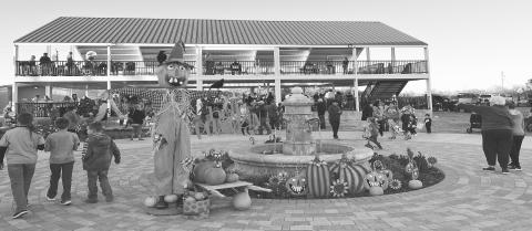 Tuesday was a huge success for the first ever Pumpkin Trail hosted at the 1884 Plaza by the Martin County Convent Foundation. Hundreds visited, voted, and enjoyed the Pumpkin Trail and Farmer’s Market.