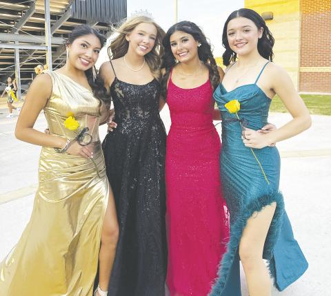 The 2024 Grady Homecoming Queen Kailynn Peugh, daughter of Cody and Shanna Peugh. She is joined by her court of Miah Muniz, Selig Burge, and Emma Parker.