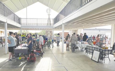 The first Farmer’s Market of 2024 at the 1884 Plaza in Stanton was a big hit Tuesday. The large crowd enjoyed all the crafts, home baked goods, and food trucks.