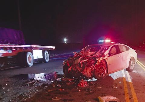 Early morning wreck claims one life