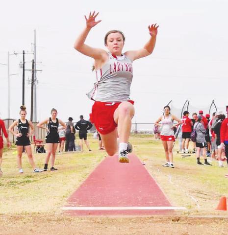 Junior varsity Buffs, junior varsity Lady Buffs claim Buffalo Relay team crowns