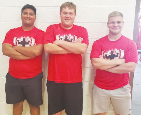 Smith dominates regional meet, favored to win state medal