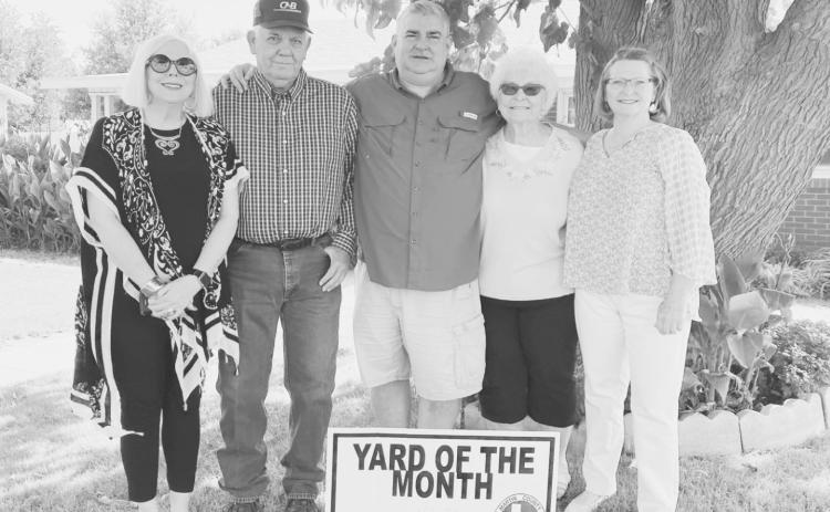 Bill and Nancy Swink were awarded the Martin County Chamber of Commerce Yard of the Month for June 2022.